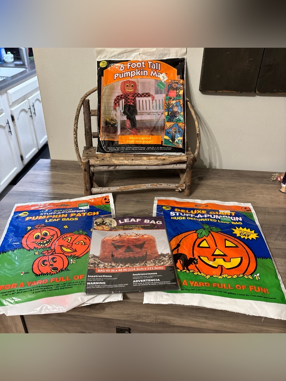 4 Vintage 1992 Sun Hill Halloween Stuff A Pumpkin Man Leaf Bags Family & Bag